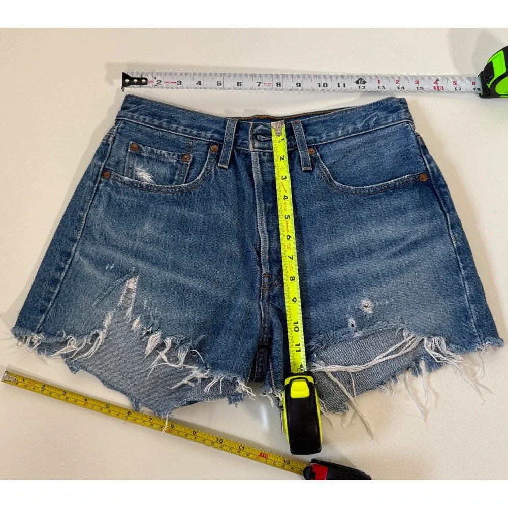 Levis Premium 501 Original Distressed Denim Shorts Medium Wash Blue W28 - Picture 5 of 7